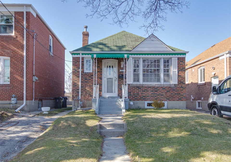2420-gerrard-street-e-toronto-ontario-e5184611