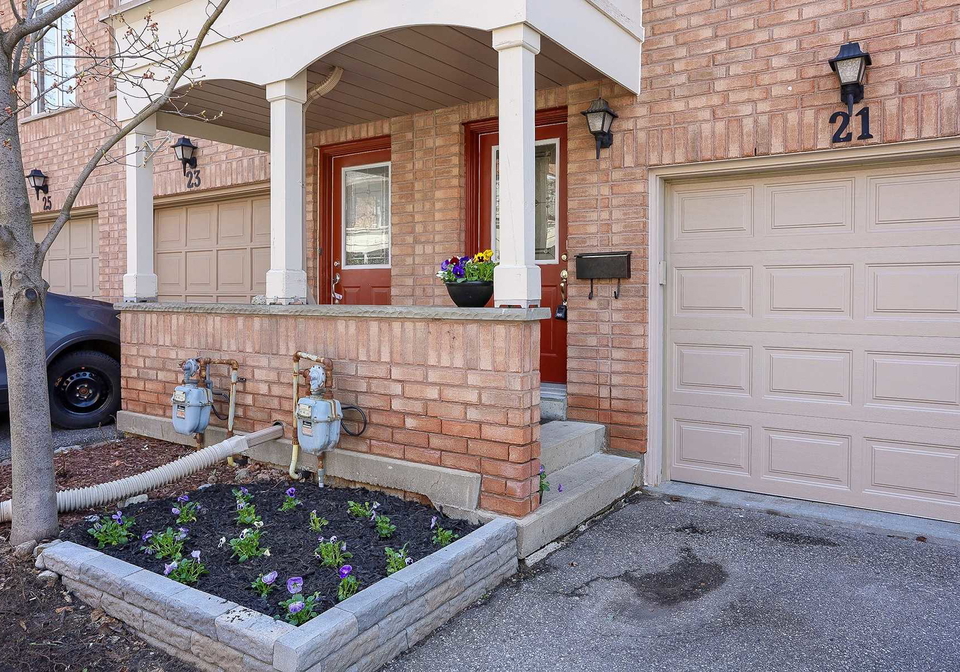 21-mcgonigal-lane-ajax-ontario-e5203242