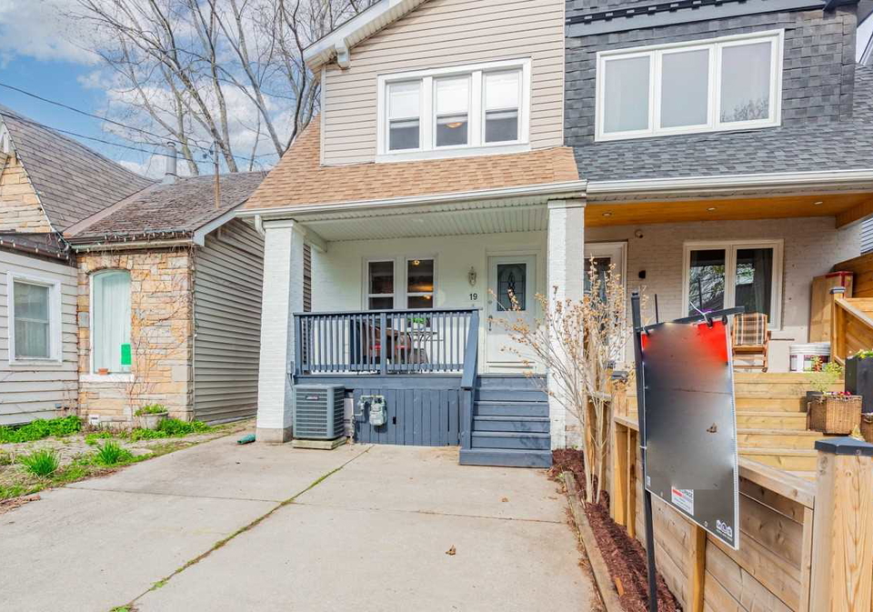 19-lewis-street-toronto-ontario-e5212856