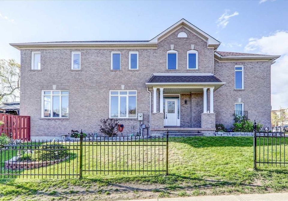 2-hoodgate-drive-whitby-ontario-e5235567