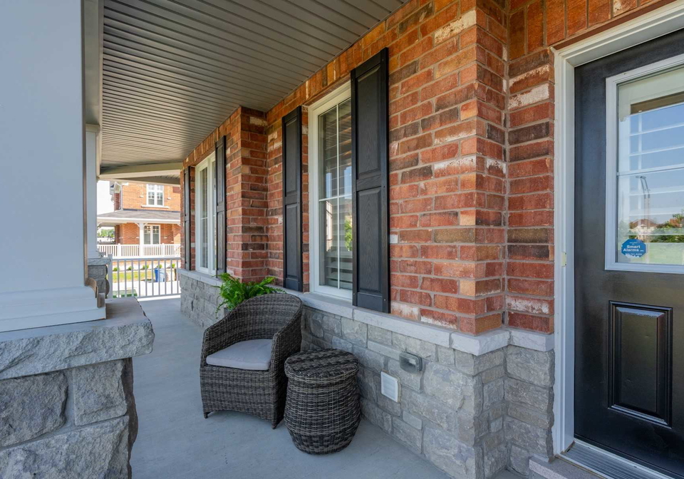 1-lambdon-way-whitby-ontario-e5315923
