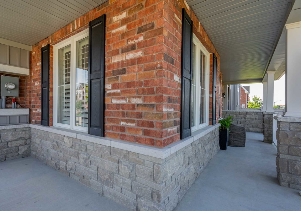 1-lambdon-way-whitby-ontario-e5315923