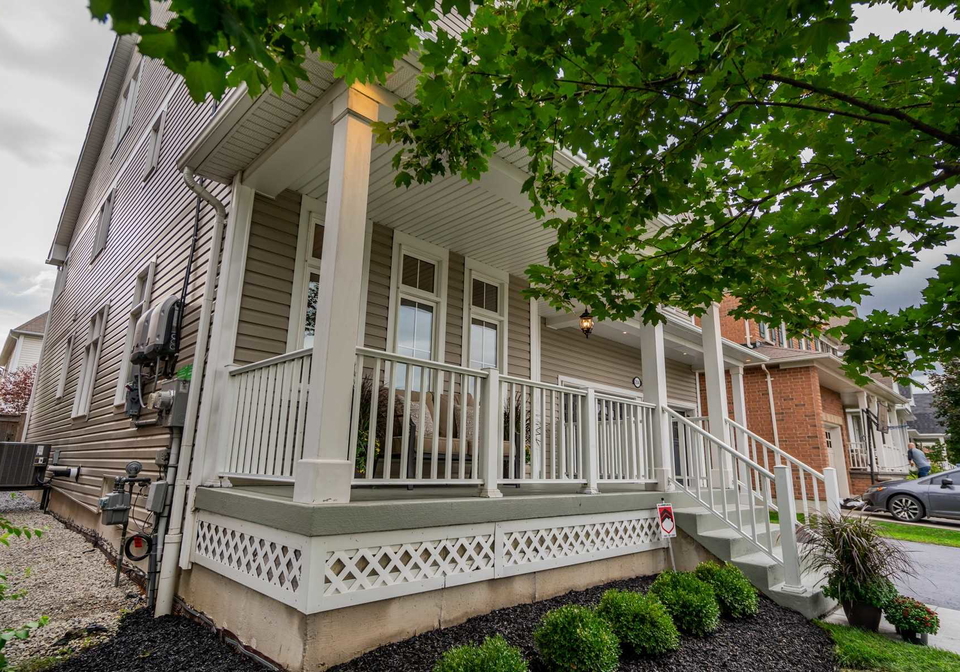 204-montgomery-avenue-whitby-ontario-e5382251