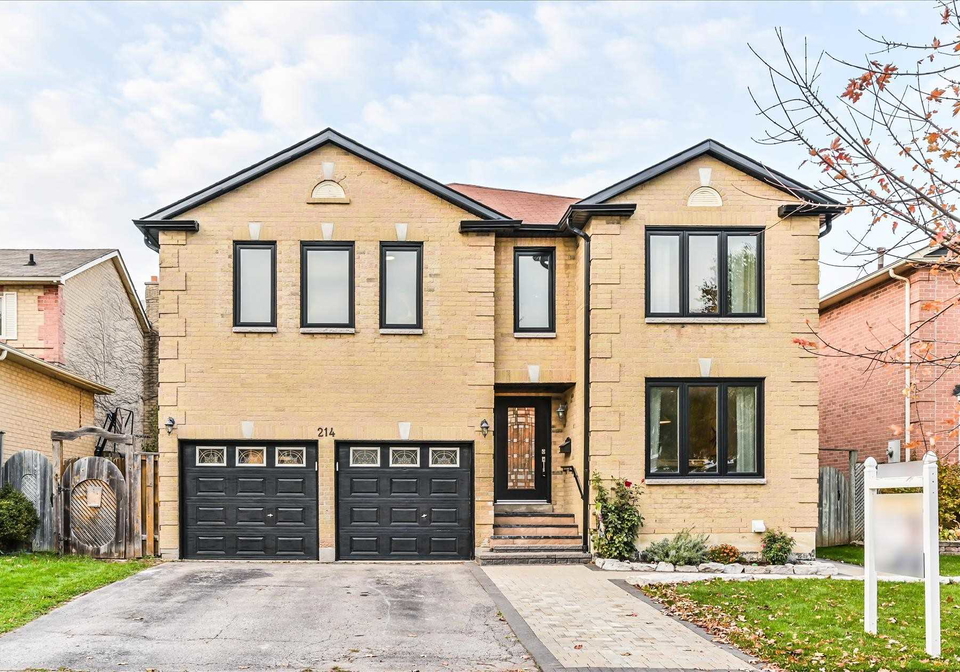 214-stonemanor-avenue-whitby-ontario-e5426618