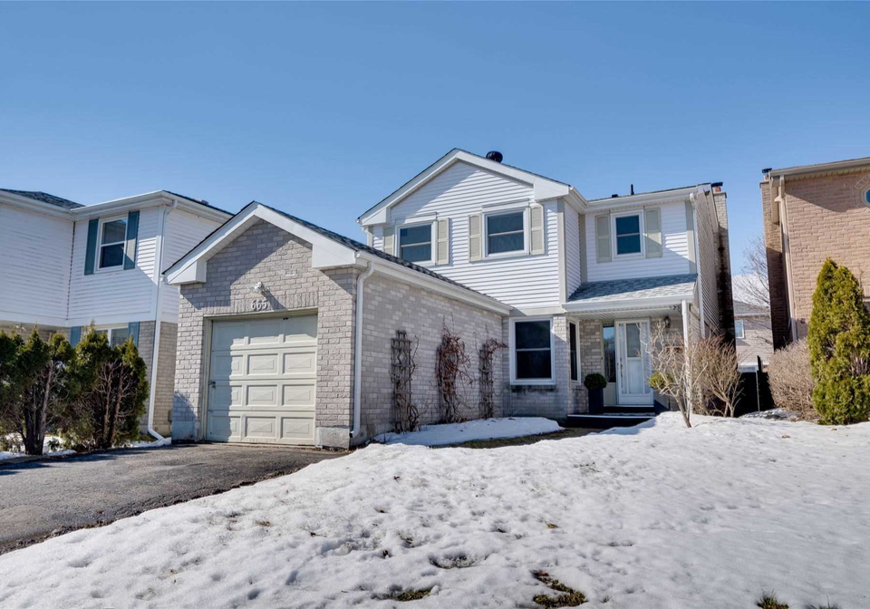 665-cowan-circle-pickering-ontario-e5529726