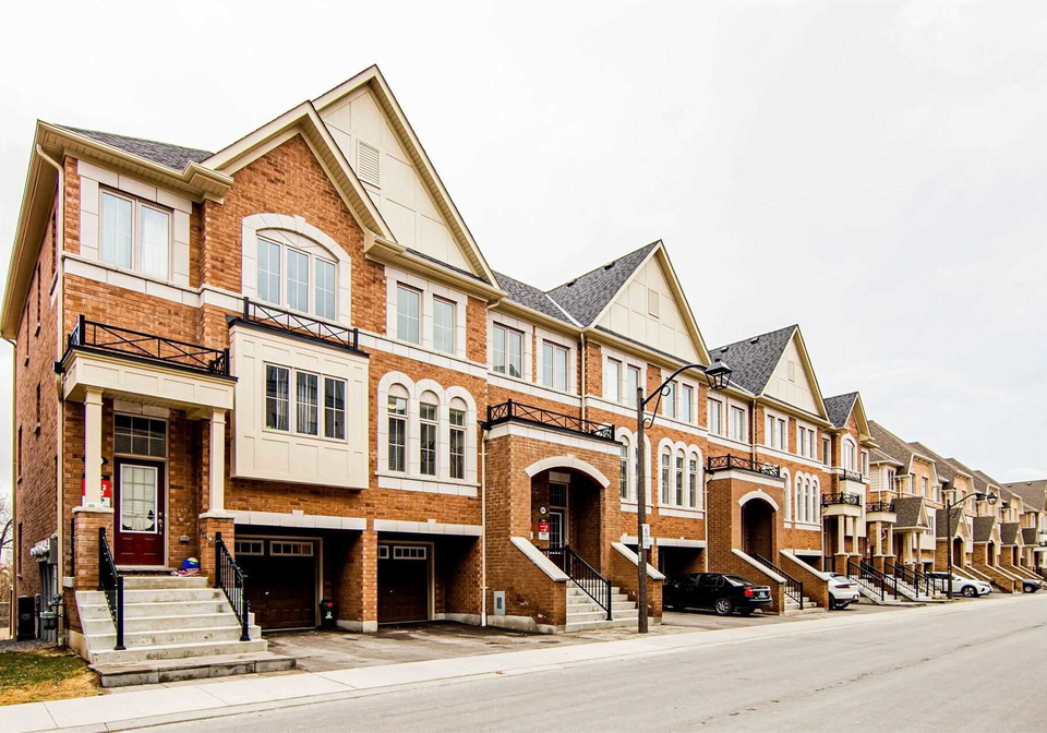 2643-deputy-minister-path-oshawa-ontario-e5570324