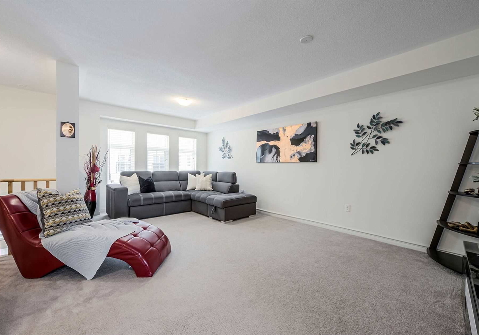 2643-deputy-minister-path-oshawa-ontario-e5570324