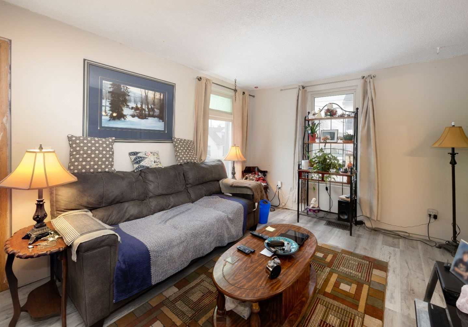 11-maple-street-oshawa-ontario-e5975603