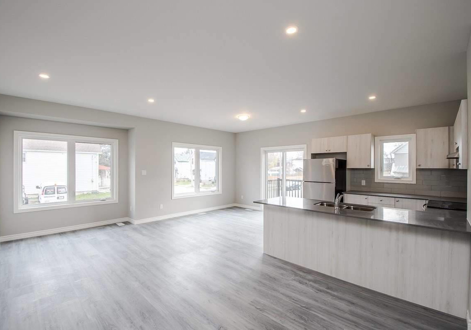 310-court-street-oshawa-ontario-e5986667