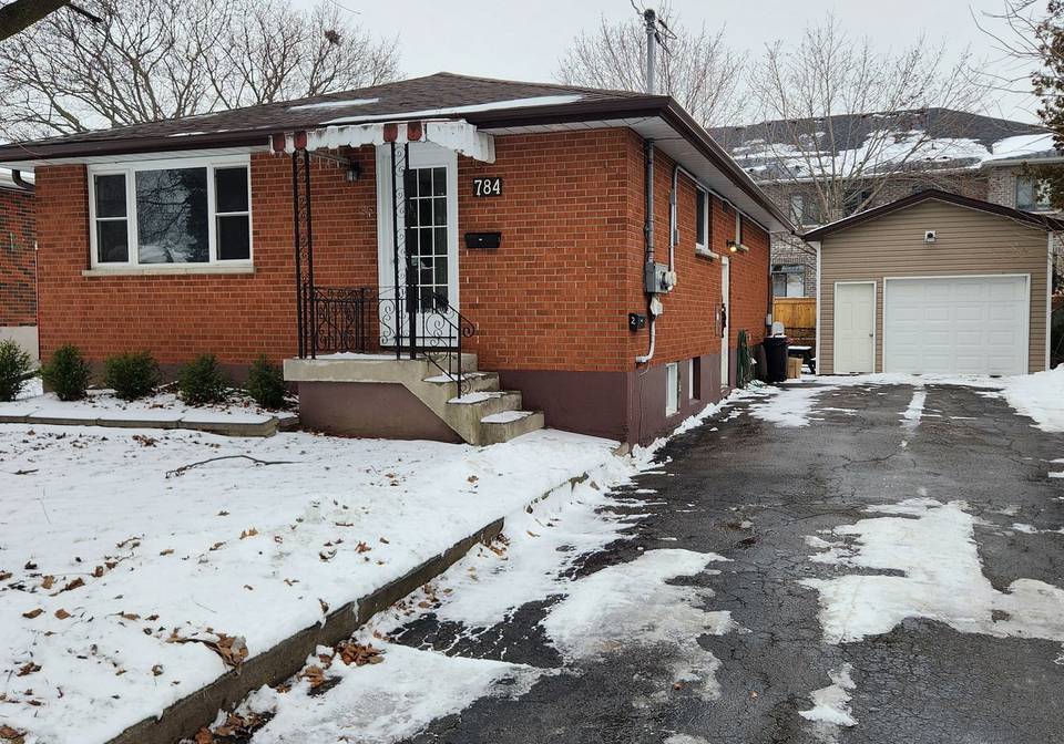 784-olive-avenue-oshawa-ontario-e8017222