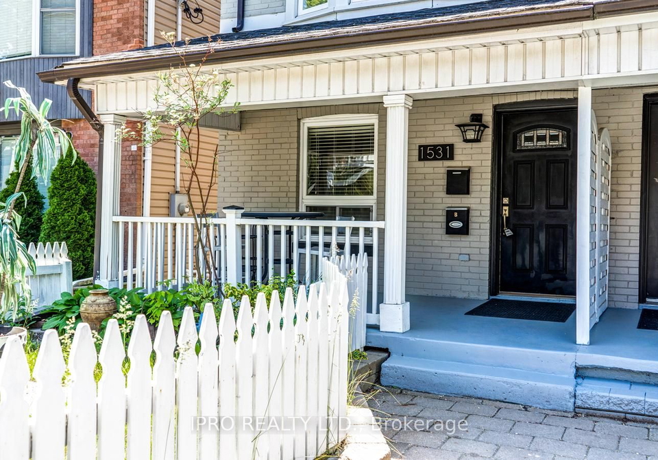 1531-queen-street-e-toronto-ontario-e8036728