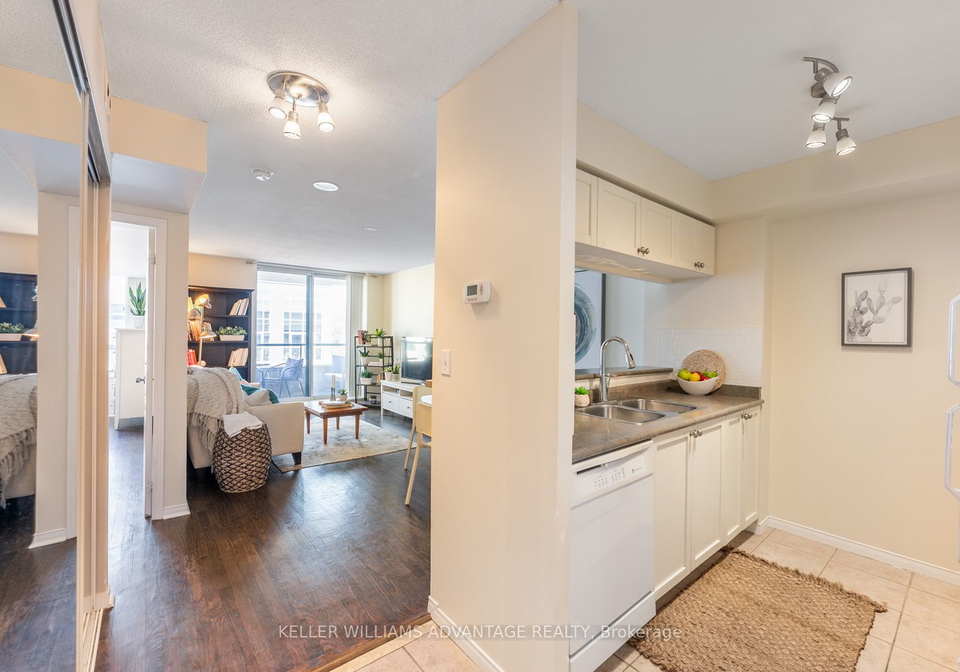 1829-queen-street-e-toronto-ontario-e8142602