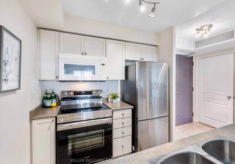 1829-queen-street-e-toronto-ontario-e8142602