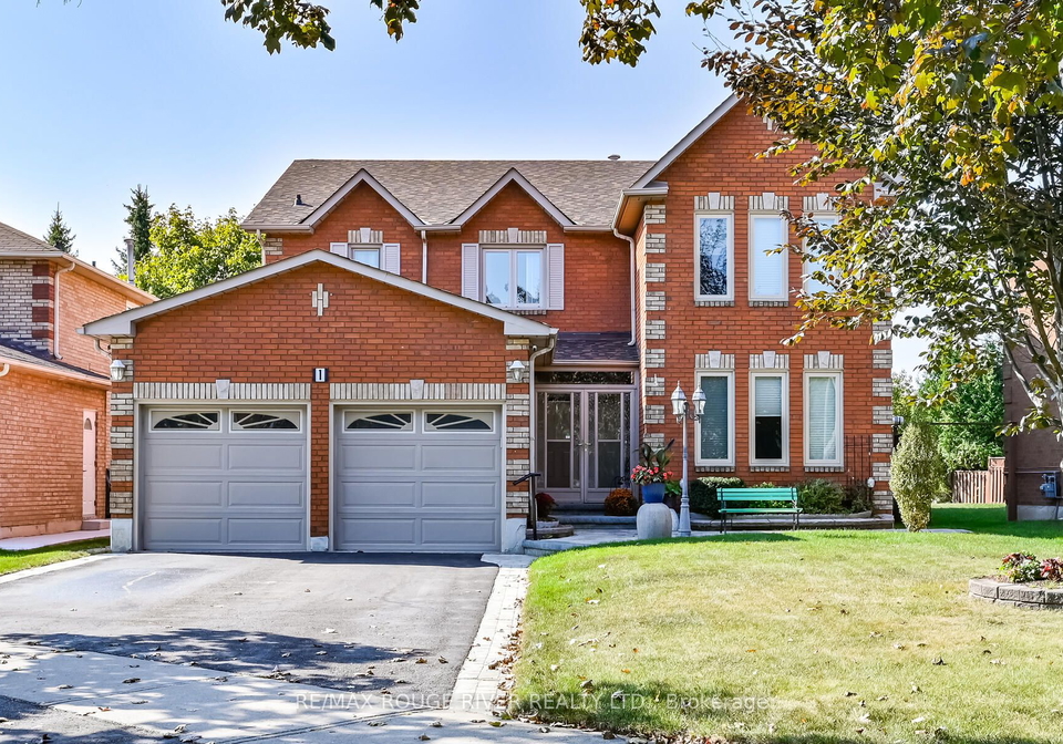 1-makin-court-ajax-ontario-e9373062