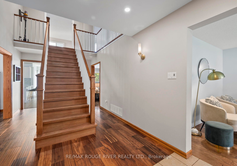 1-makin-court-ajax-ontario-e9373062