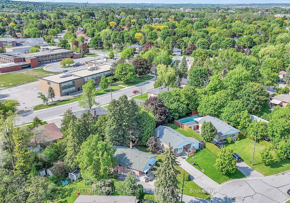 8-webster-drive-aurora-ontario-n11963588