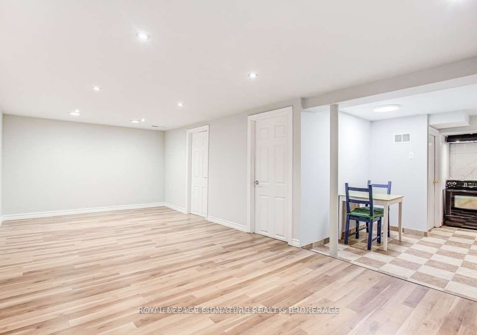 260-demaine-bsmt-crescent-richmond-hill-ontario-n11996197