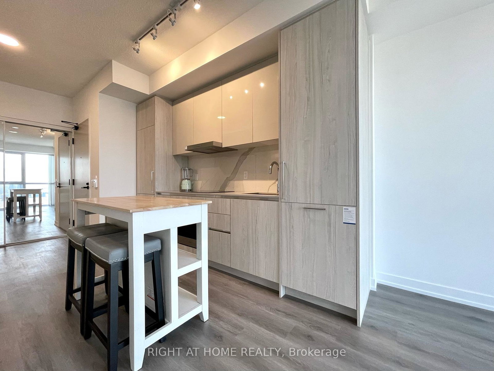 225-commerce-street-vaughan-ontario-n12033338