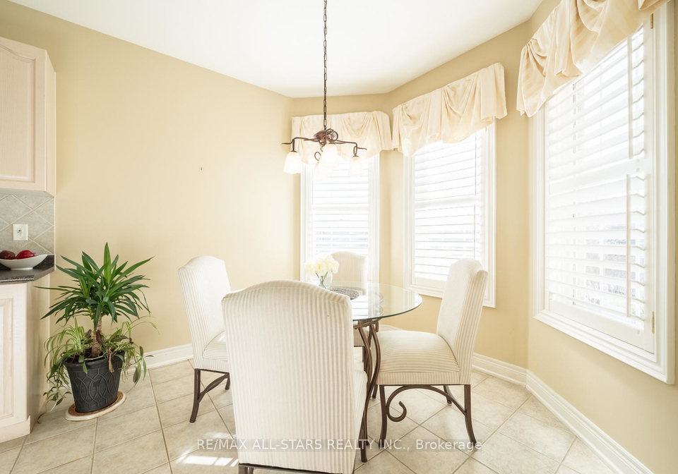 137-long-stan-whitchurch-stouffville-ontario-n12040588