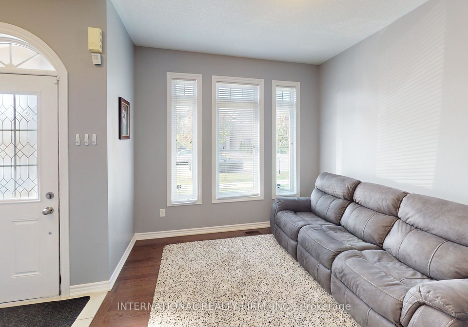 60-strachan-trail-new-tecumseth-ontario-n12043438