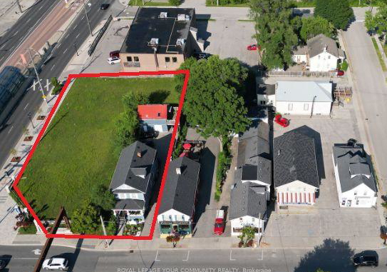 11-main-st-432438-davis-e-newmarket-ontario-n12046547