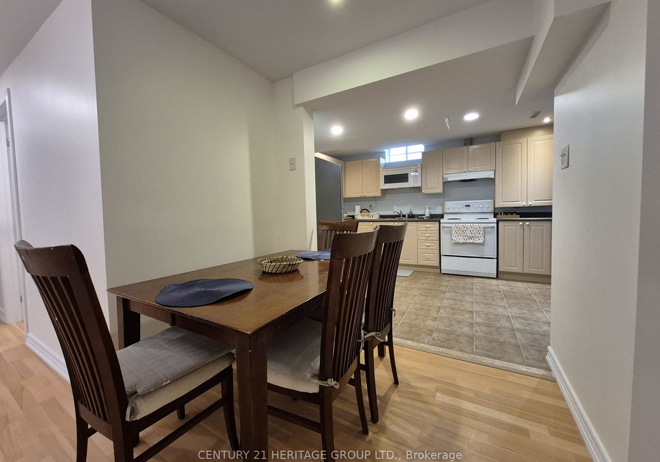 300-rhodes-circle-newmarket-ontario-n12142823
