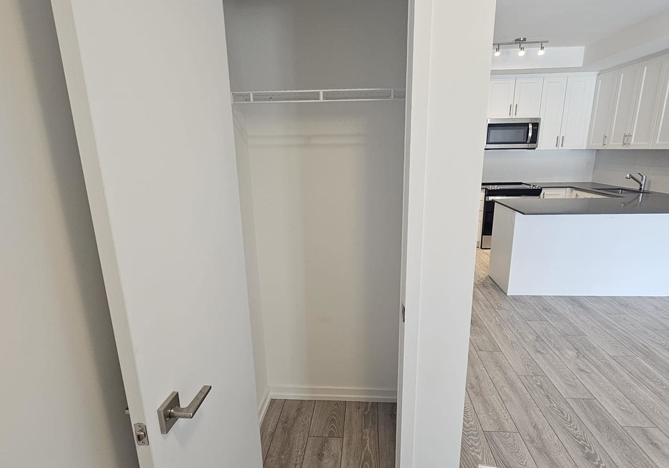 26-lytham-green-circle-newmarket-ontario-n12156211
