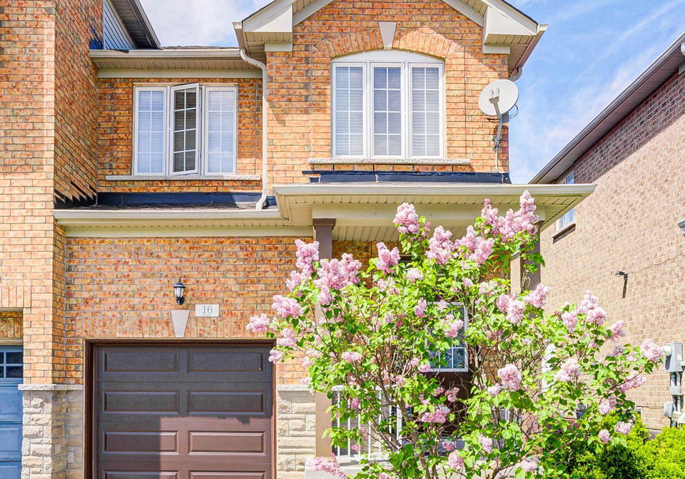 16-martell-gate-aurora-ontario-n12161833
