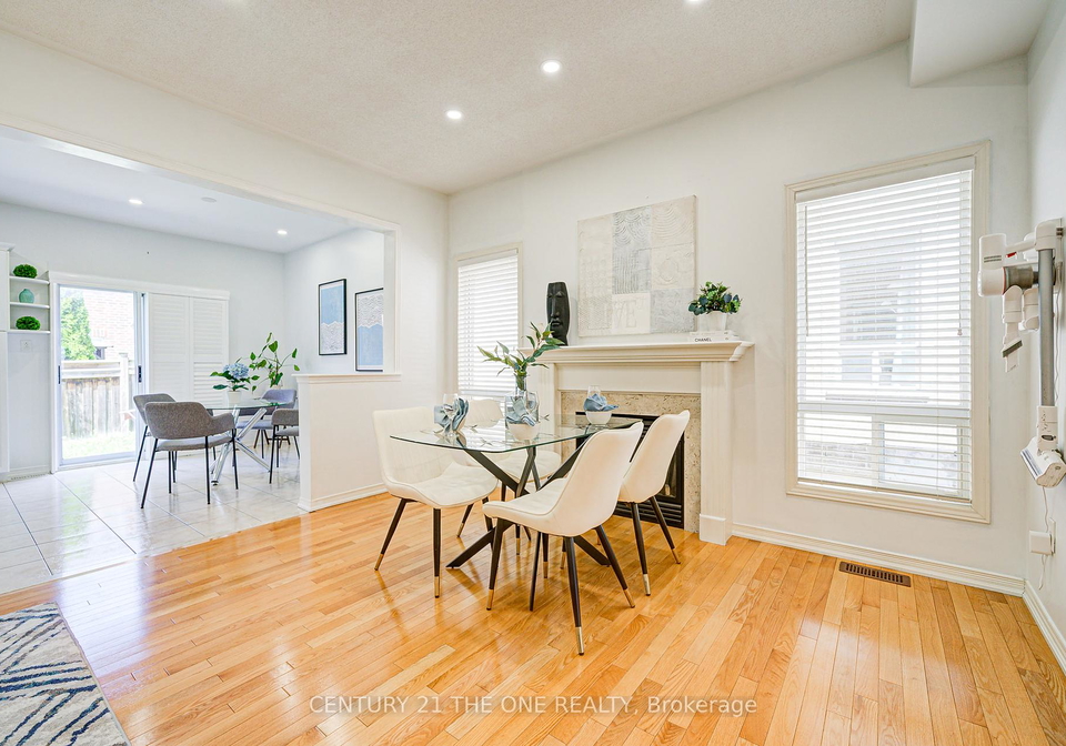 16-martell-gate-aurora-ontario-n12161833