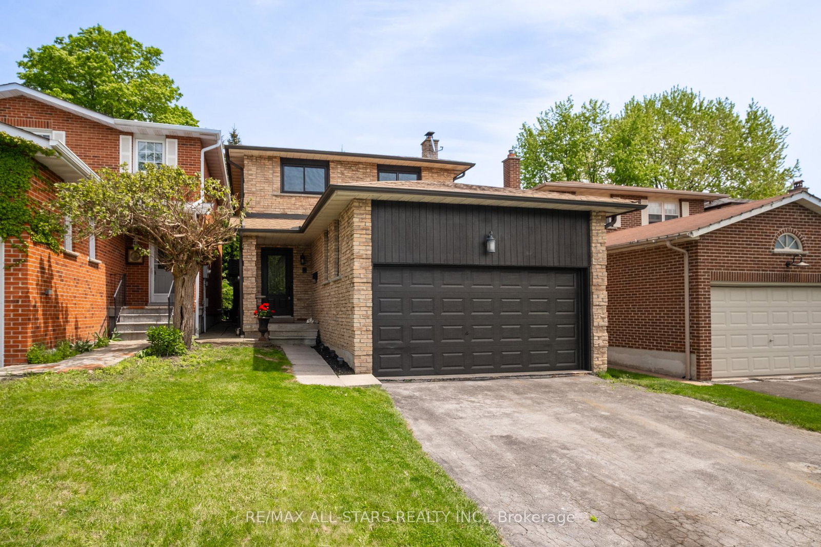 164-major-buttons-drive-markham-ontario-n12167621