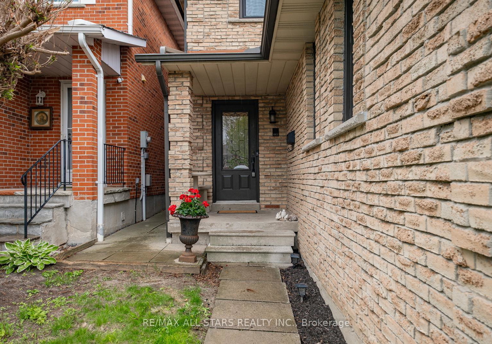 164-major-buttons-drive-markham-ontario-n12167621