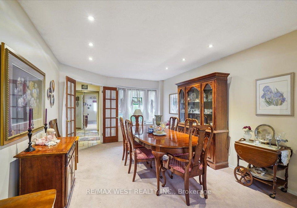 15-versailles-court-richmond-hill-ontario-n12169793