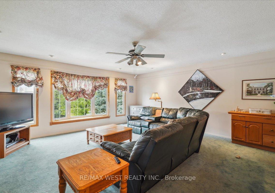 15-versailles-court-richmond-hill-ontario-n12169793