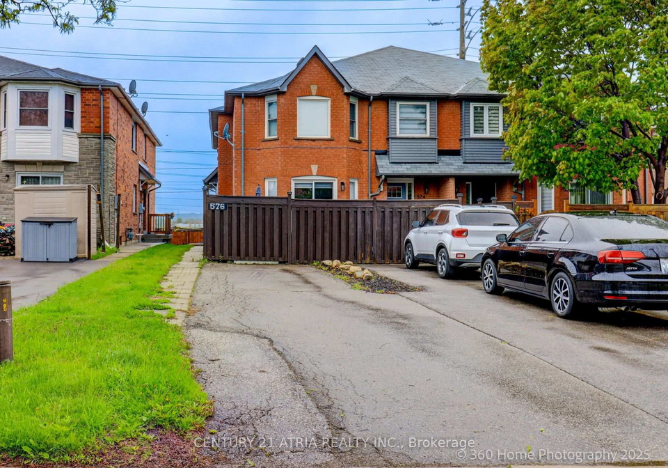 576-pinder-avenue-newmarket-ontario-n12172011