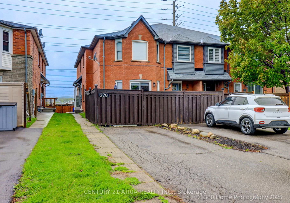 576-pinder-avenue-newmarket-ontario-n12172011