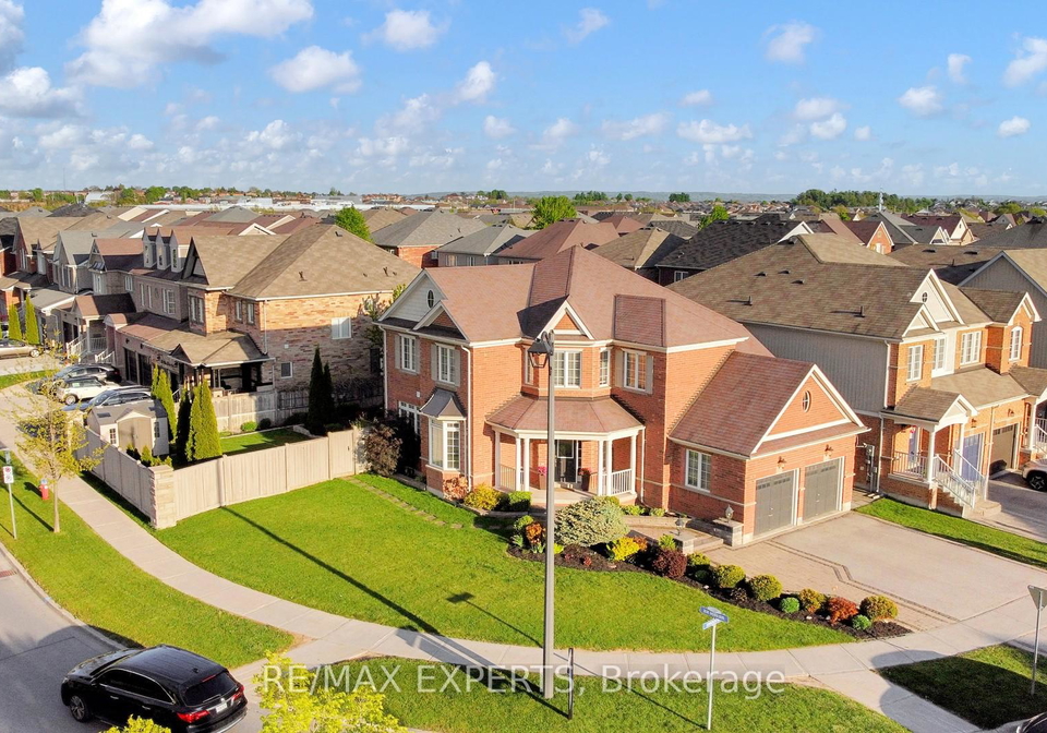 215-summerlyn-trail-bradford-west-gwillimbury-ontario-n12176103