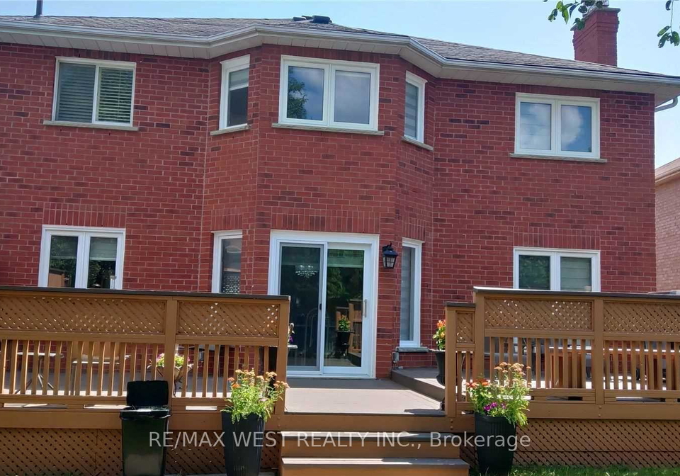 370-savage-road-newmarket-ontario-n12177428