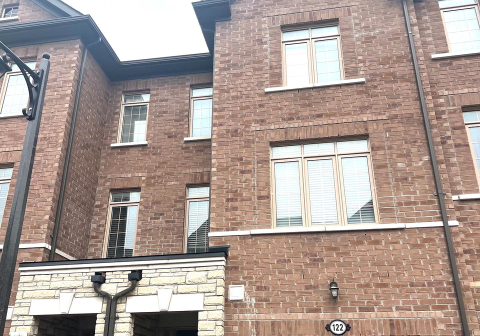 122-gordon-circle-newmarket-ontario-n12179653