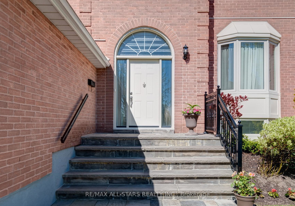 67-autumn-way-aurora-ontario-n12181126