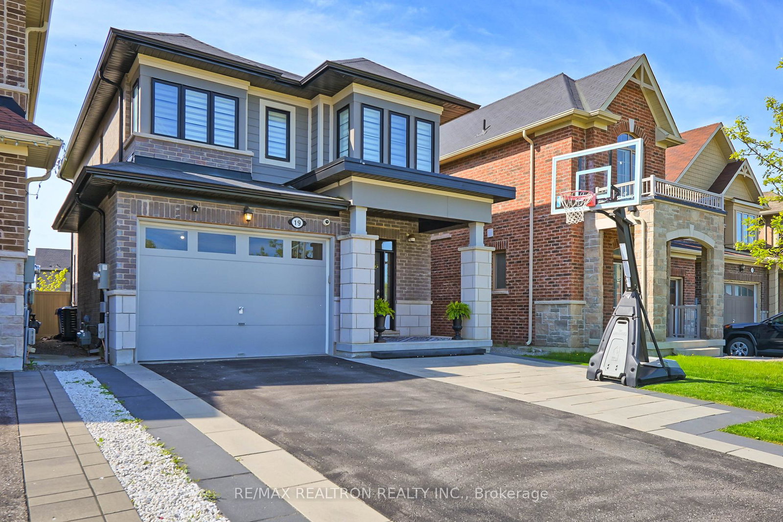 19-hackett-street-east-gwillimbury-ontario-n12183176
