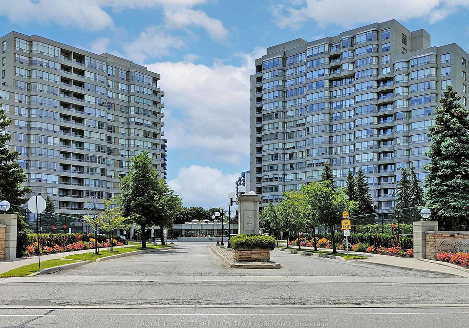 7-townsgate-drive-vaughan-ontario-n12193019