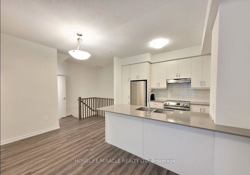 39-honeycrisp-crescent-vaughan-ontario-n12193816