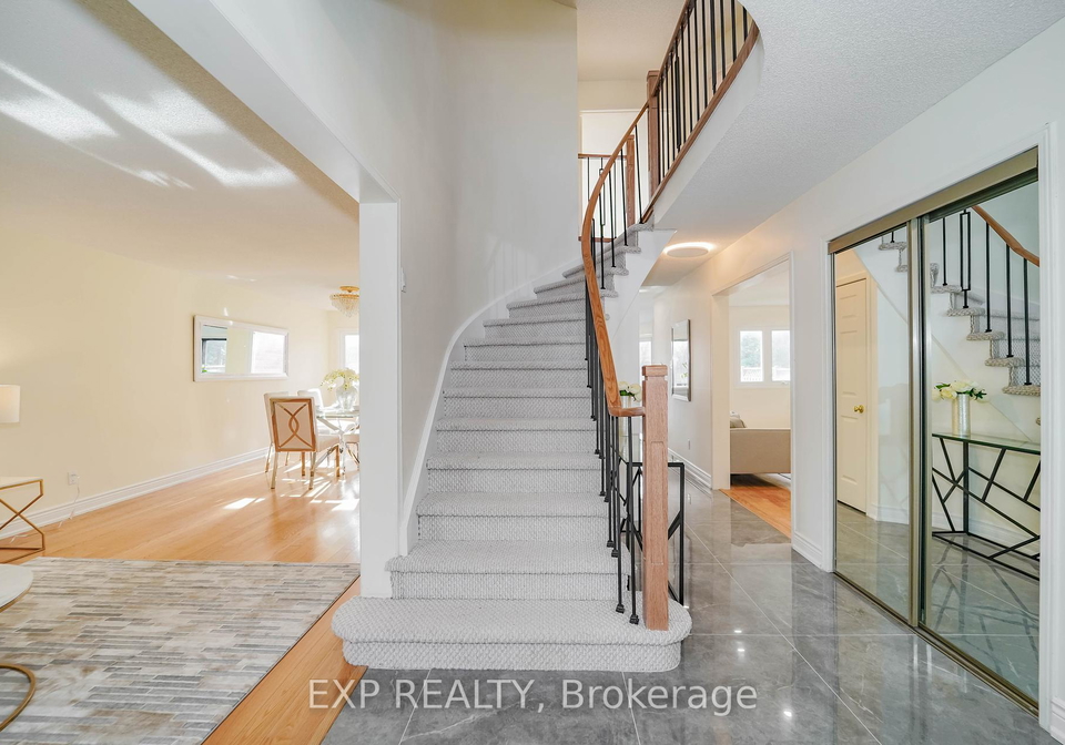 28-samantha-circle-richmond-hill-ontario-n12203750