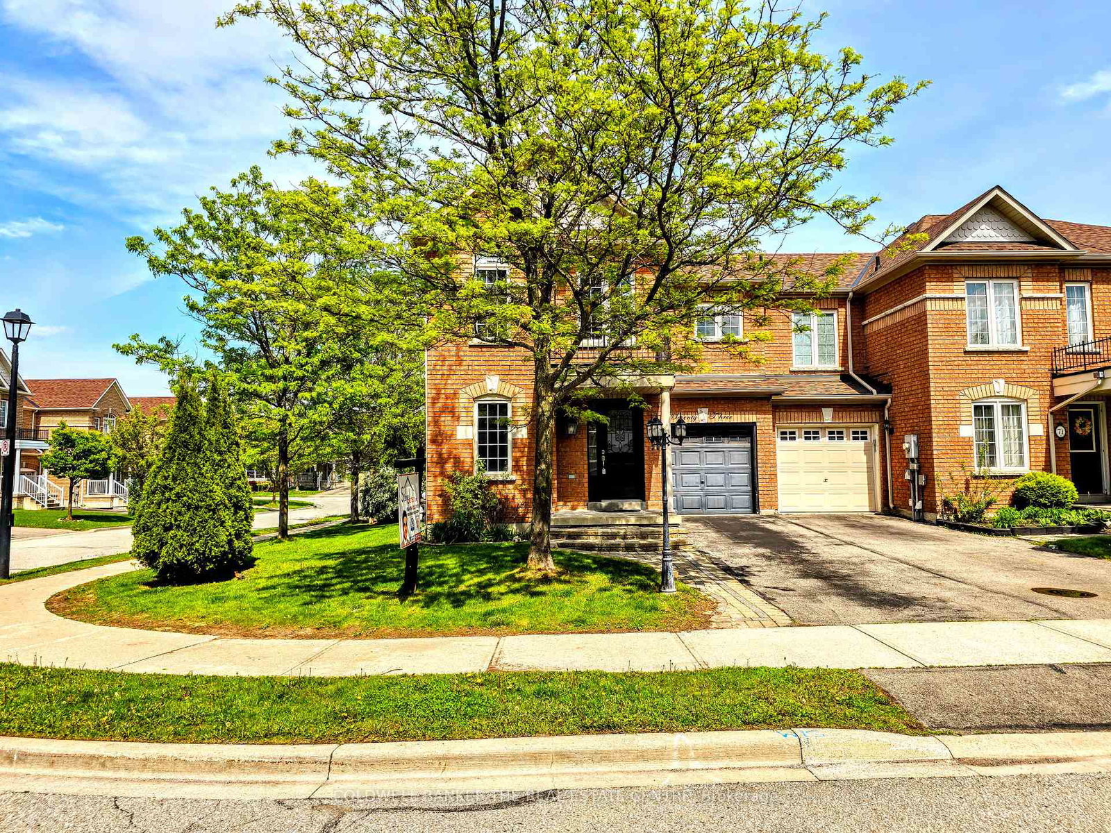 73-osborne-family-way-newmarket-ontario-n12204794
