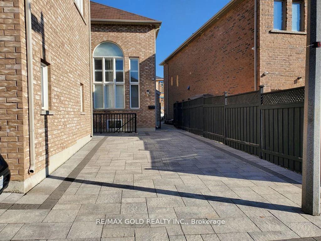 4-peace-walk-road-markham-ontario-n12209719