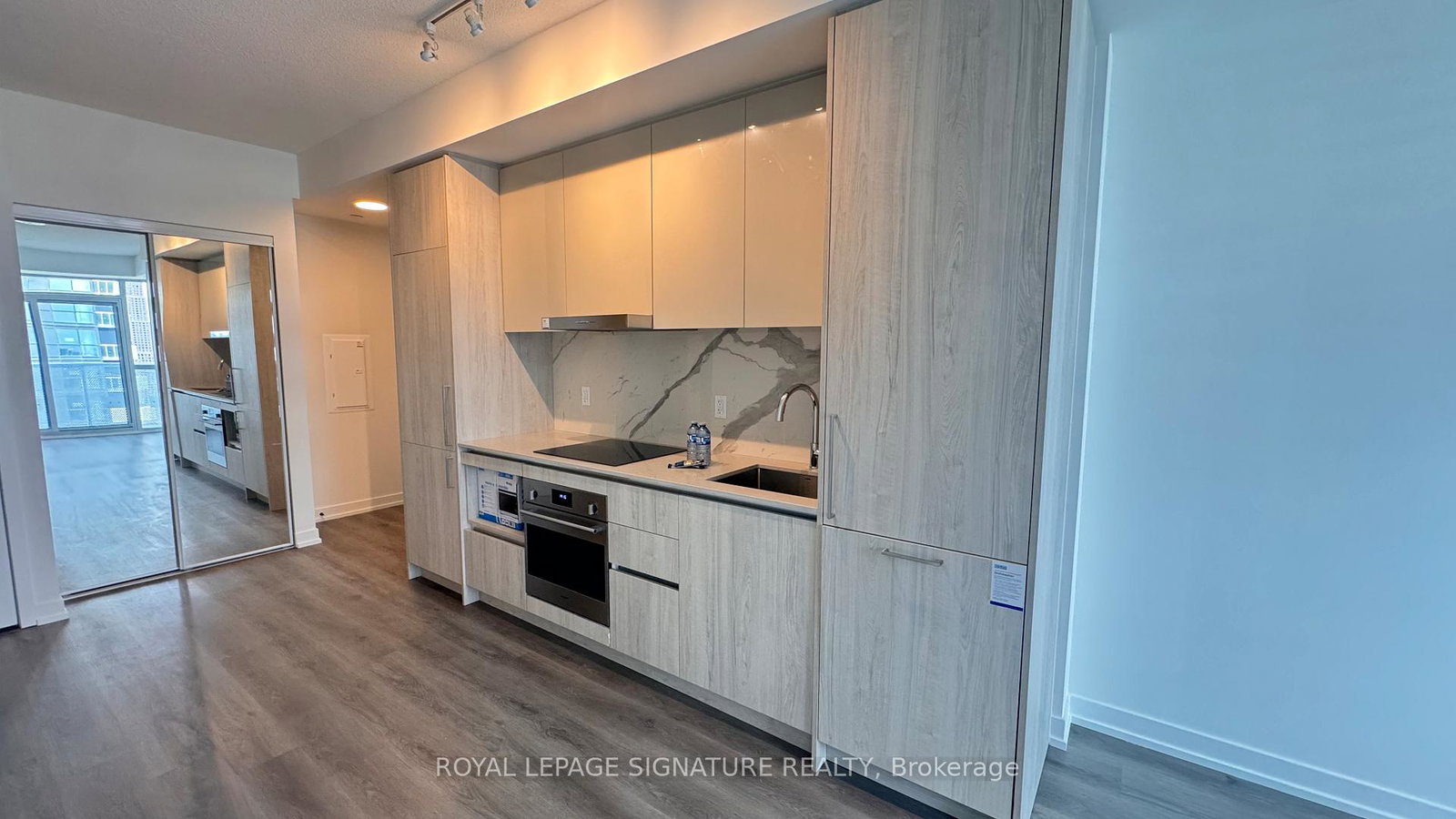 225-commerce-street-vaughan-ontario-n12210189