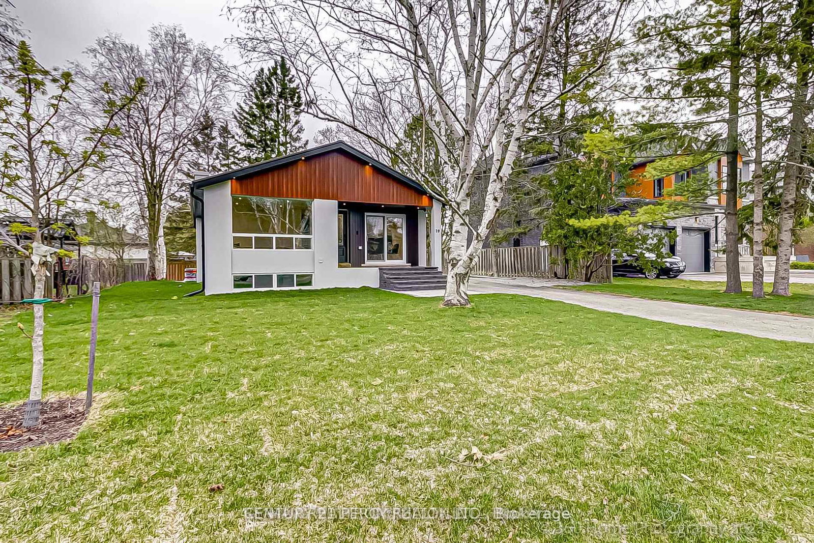 19-holman-crescent-aurora-ontario-n12212861