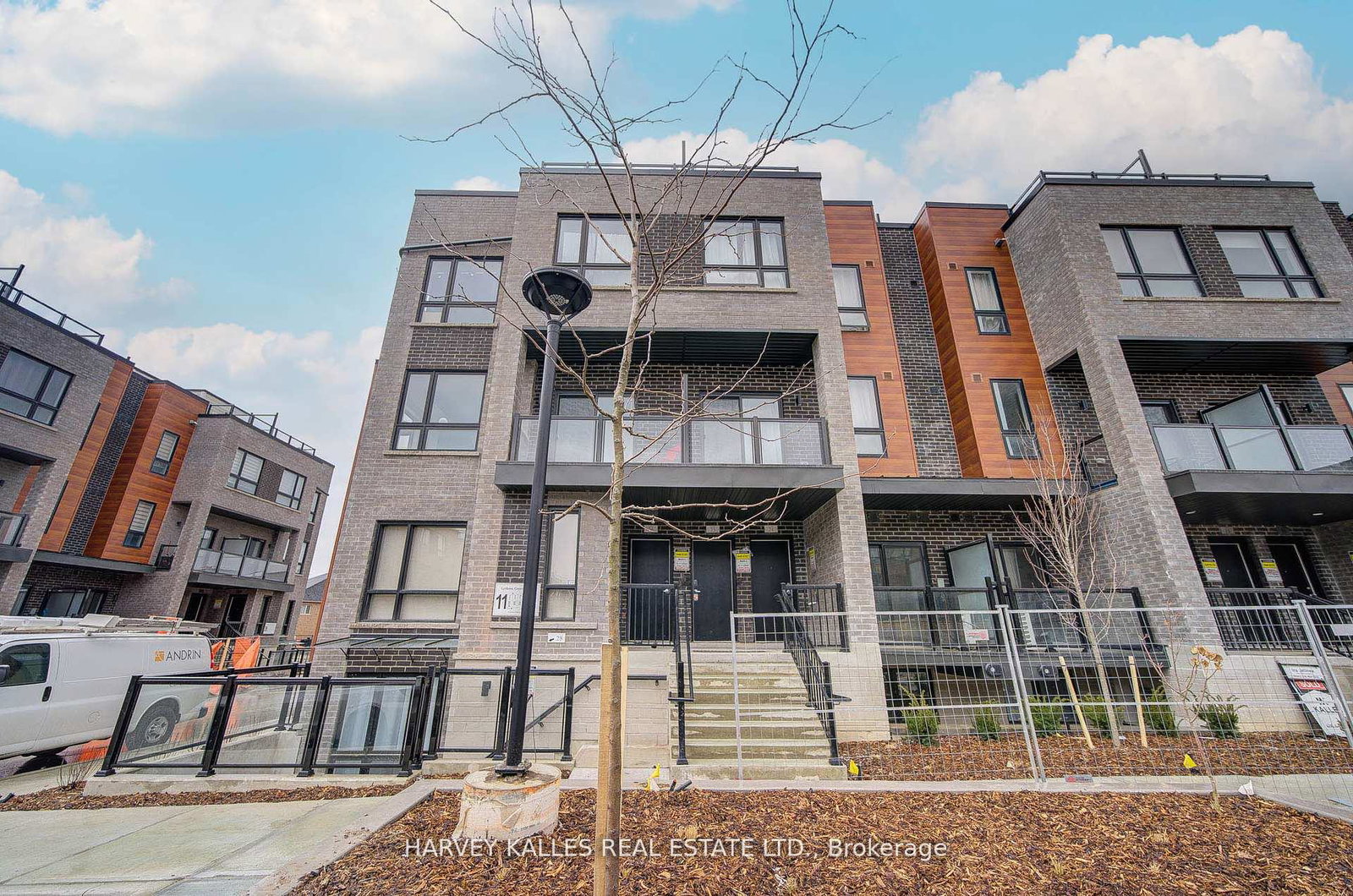 1224-lytham-green-circle-newmarket-ontario-n12213663