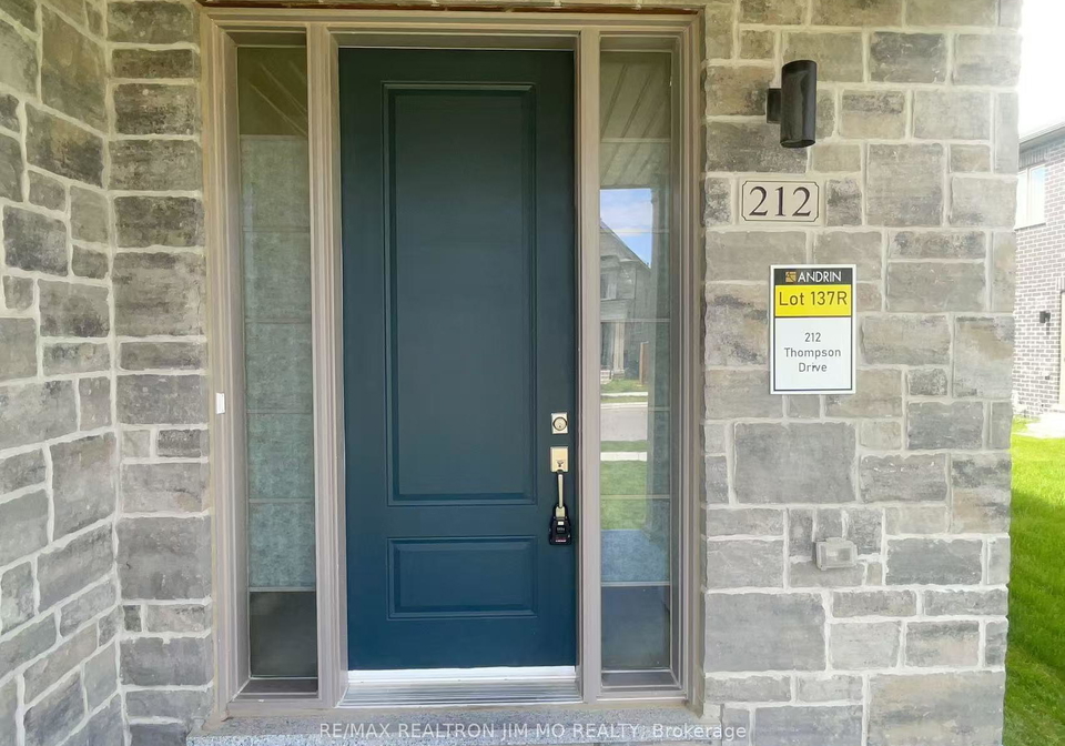 212-thompson-drive-east-gwillimbury-ontario-n12214676