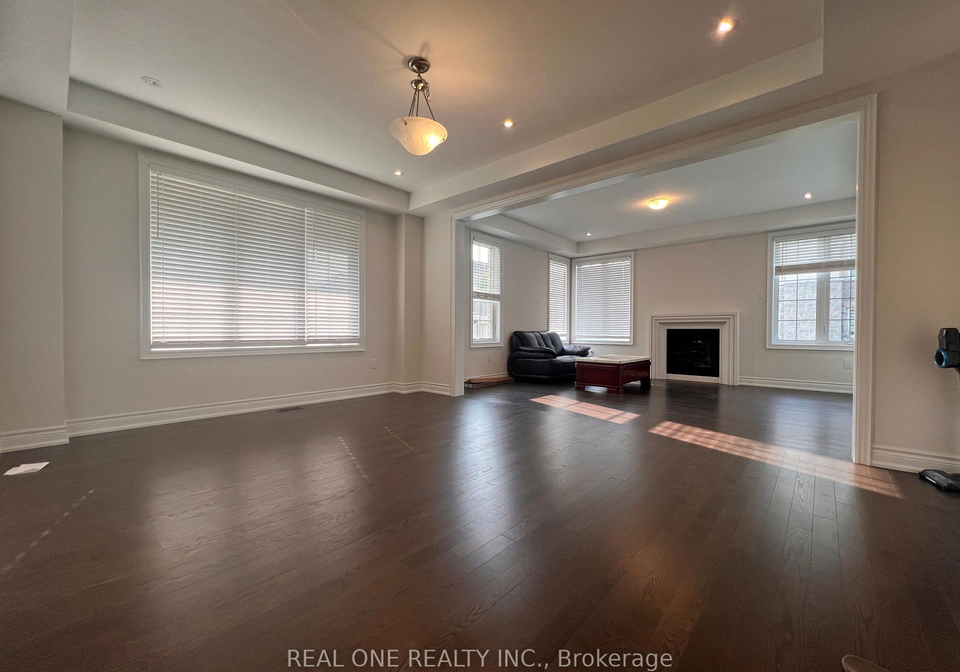 2-kenneth-rogers-crescent-east-gwillimbury-ontario-n12215521